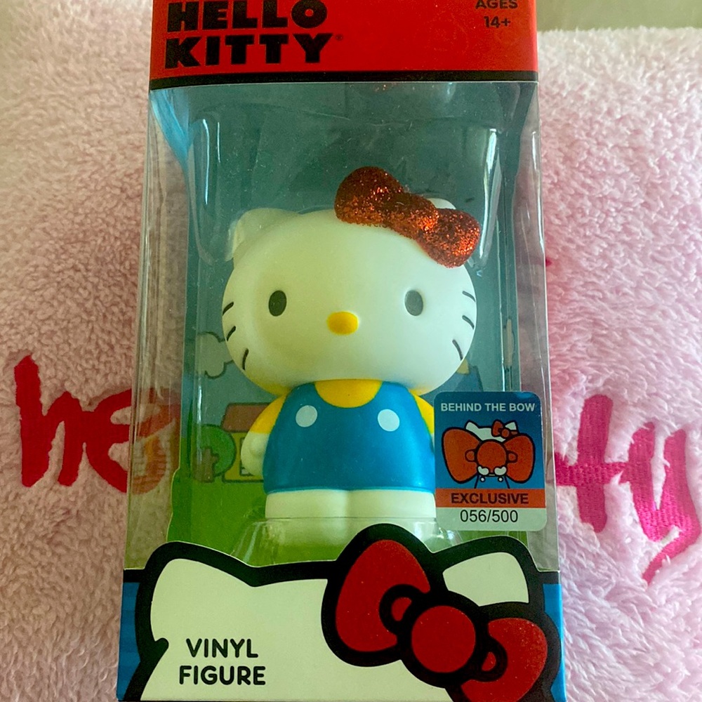 Hello Kitty Vinyl Figure exclusive for Behind the Bow